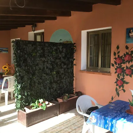 A Due Passi Da Cala Pisana Appartement *