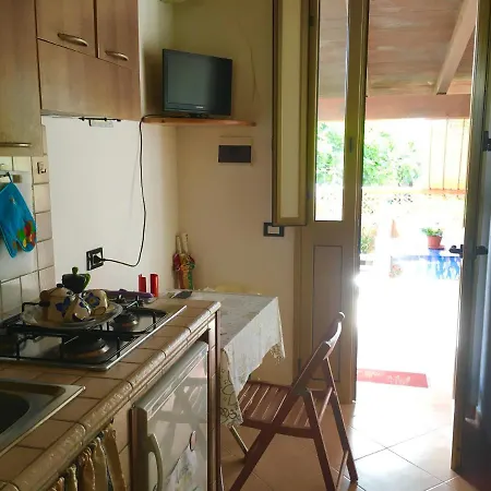 A Due Passi Da Cala Pisana Apartment