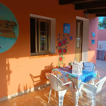 A Due Passi Da Cala Pisana Apartment