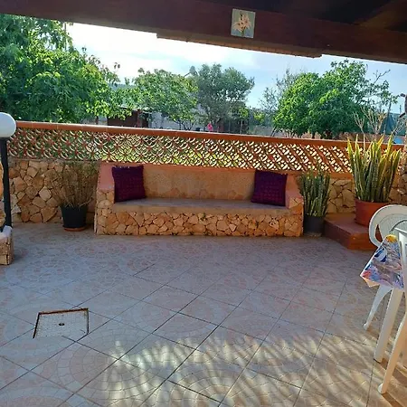 A Due Passi Da Cala Pisana Apartment
