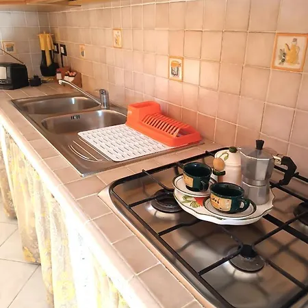 A Due Passi Da Cala Pisana Apartment