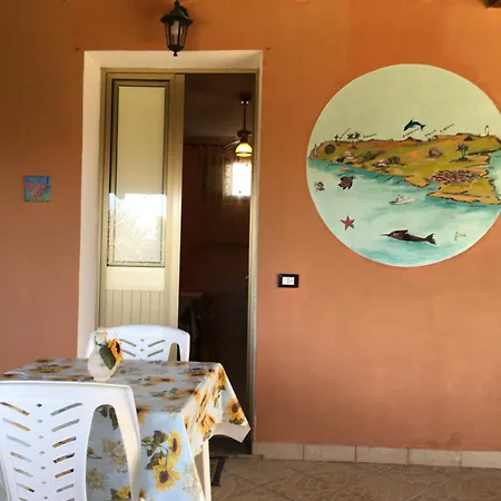 A Due Passi Da Cala Pisana Apartment *