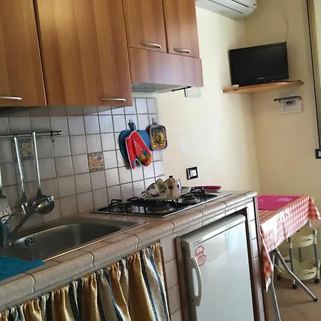 A Due Passi Da Cala Pisana Apartment