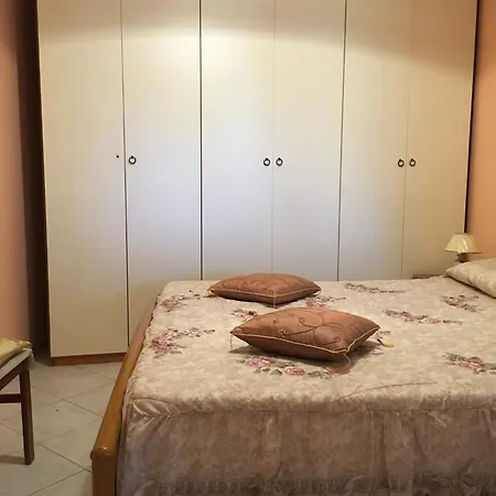 A Due Passi Da Cala Pisana Apartment