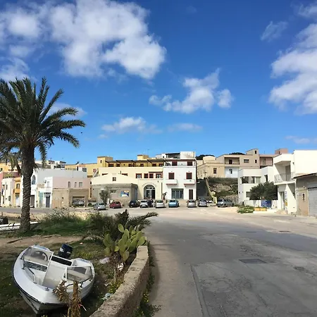 A Due Passi Da Cala Pisana Apartment *