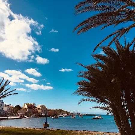 A Due Passi Da Cala Pisana Apartment
