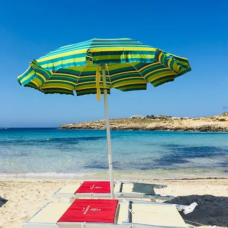 A Due Passi Da Cala Pisana Apartment *