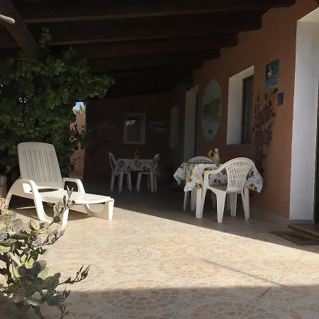 A Due Passi Da Cala Pisana *