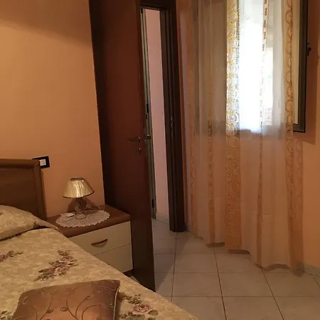 A Due Passi Da Cala Pisana Apartment *